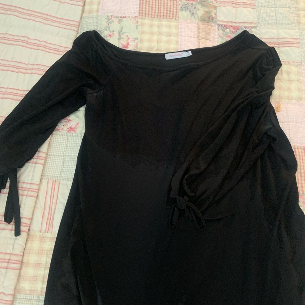 Dropped shoulder, tie sleeve perfect with leggings